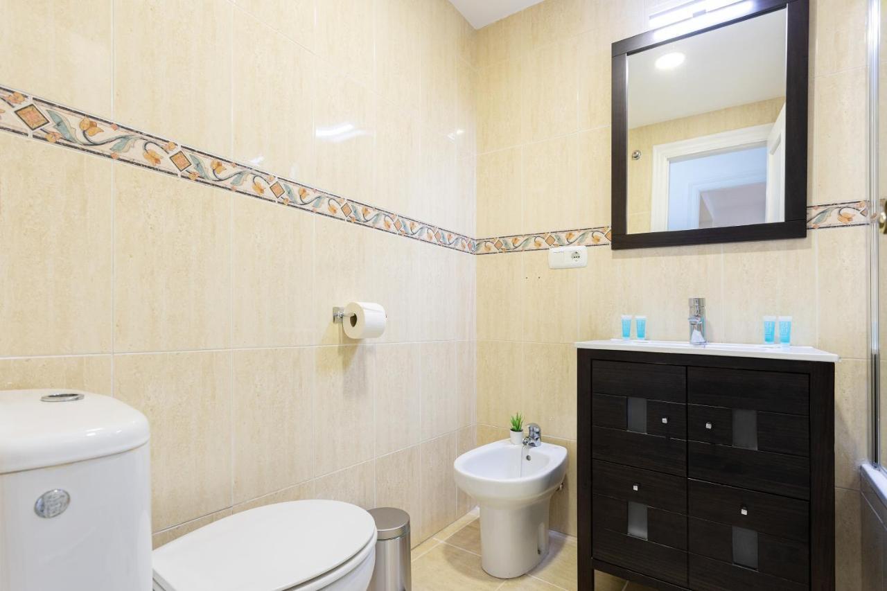 Holidays2Malaga Capuchinos French Balconies, Private Parking, Wifi & Air Con Екстериор снимка