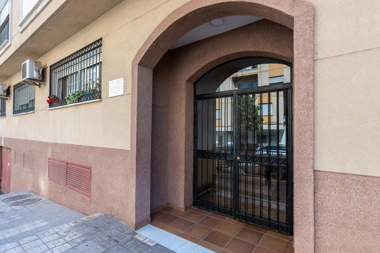 Holidays2Malaga Capuchinos French Balconies, Private Parking, Wifi & Air Con Екстериор снимка